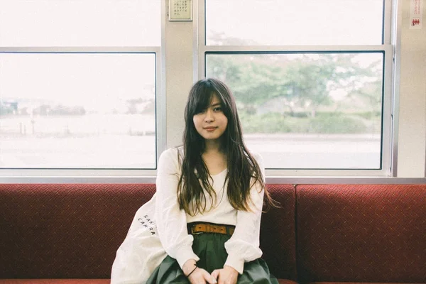 Portrait Une Belle Japonaise Aux Cheveux Longs — Photo