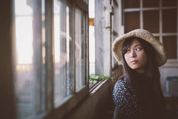 Porträtt Vacker Japansk Kvinna Med Långt Hår — Stockfoto