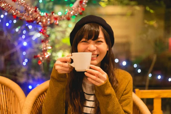 Portrait Une Belle Japonaise Aux Cheveux Longs — Photo