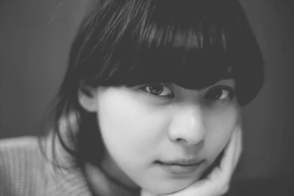 Portret Van Een Prachtige Japanse Vrouw Met Lang Haar — Stockfoto