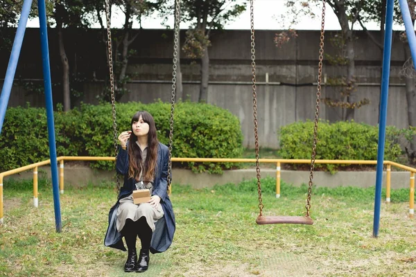 Portrait Une Belle Japonaise Aux Cheveux Longs — Photo