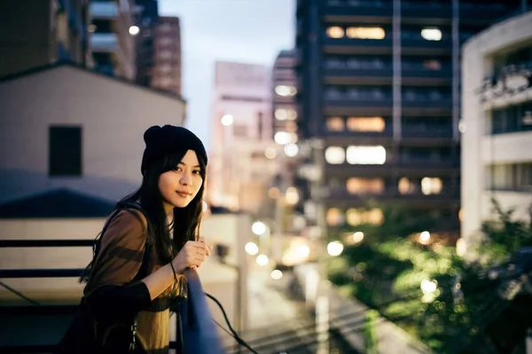 Retrato Uma Bela Mulher Japonesa Com Cabelo Comprido — Fotografia de Stock