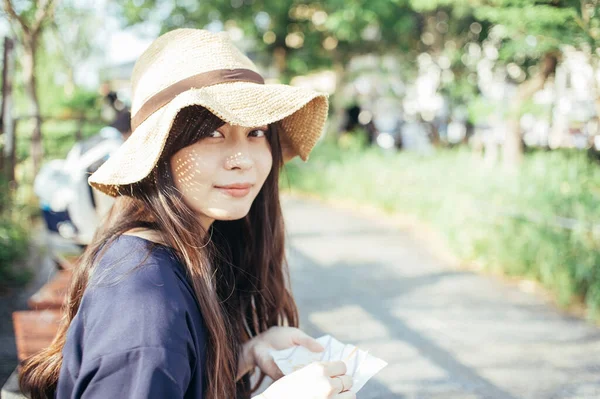 Retrato Uma Bela Mulher Japonesa Com Cabelo Comprido — Fotografia de Stock