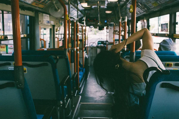 Retrato Una Hermosa Mujer Japonesa Con Pelo Largo —  Fotos de Stock