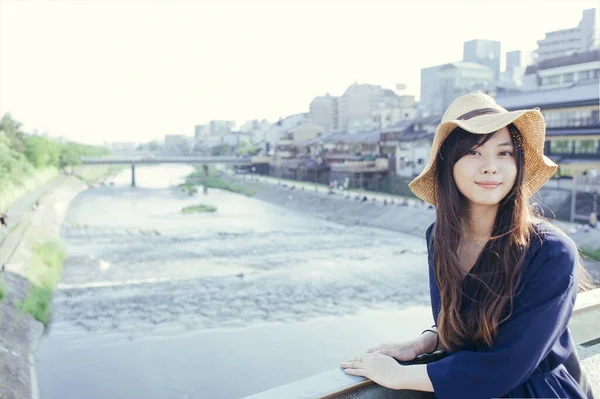 一个长头发的美丽的日本女人的画像 — 图库照片