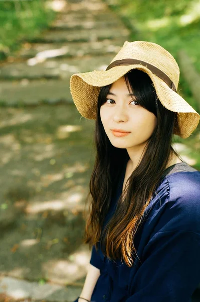 Uzun Saçlı Güzel Bir Japon Kadının Portresi — Stok fotoğraf