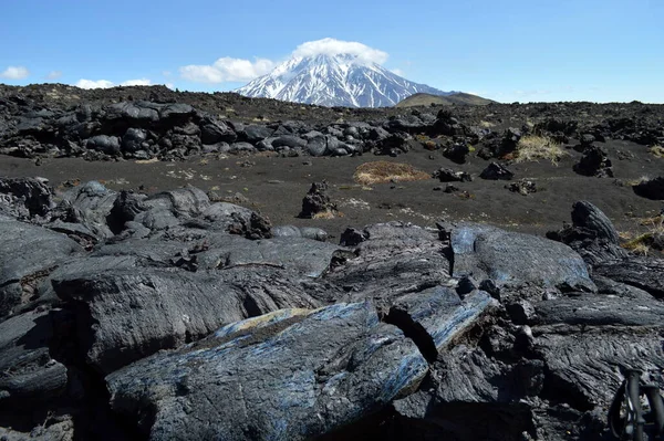 堪察加半岛托尔巴奇克火山附近熔岩上的多日徒步旅行 — 图库照片