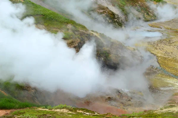 Fumo Esce Dalle Fumarole Nella Valle Dei Geyser Kamchatka Russia — Foto Stock