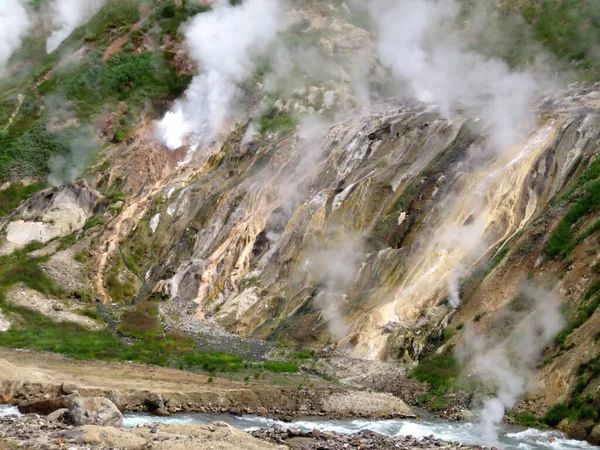 Καπνός Βγαίνει Από Φουμαρόλες Στην Κοιλάδα Των Geysers Στην Καμτσάτκα — Φωτογραφία Αρχείου