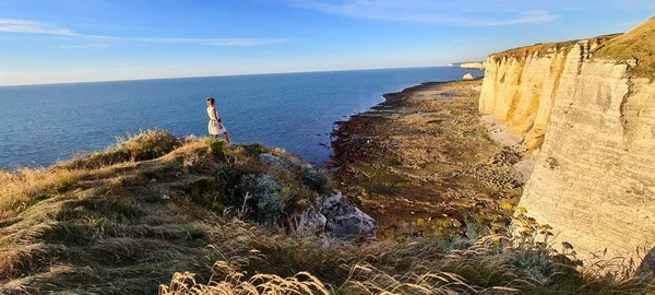 Sıcak Bir Yaz Gününde Akşamları Etretat Kayalıkları — Stok fotoğraf