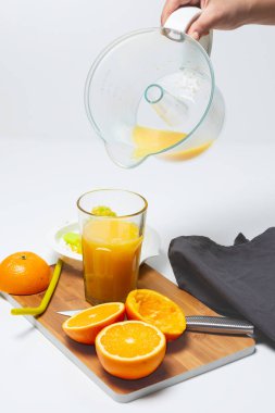 Portakallı, bardakta sıkacağı var.