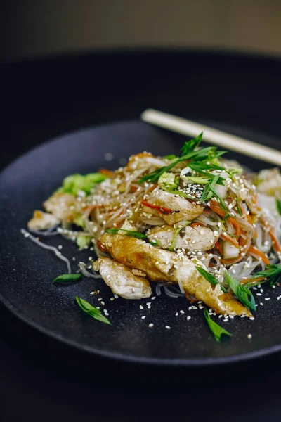 Ayam Goreng Dengan Sayuran Thai Dan Cina Makanan — Stok Foto