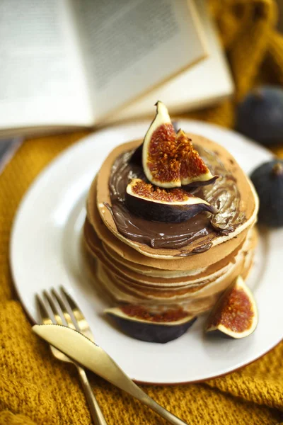 Plate Lush Pancakes Decorated Chocolate Figs — Stock Photo, Image