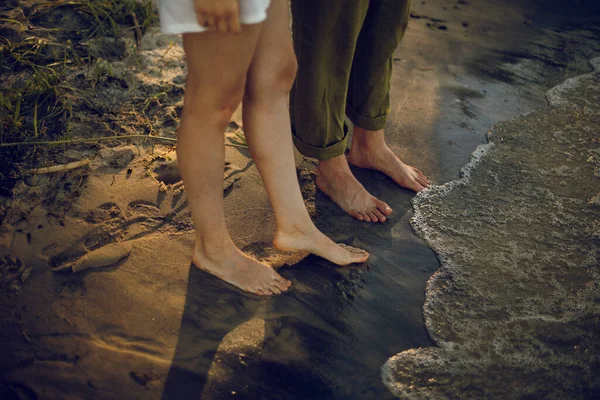 Nohy Pláži Nohy Písku Vody Zamilovaný Pár Řeky — Stock fotografie