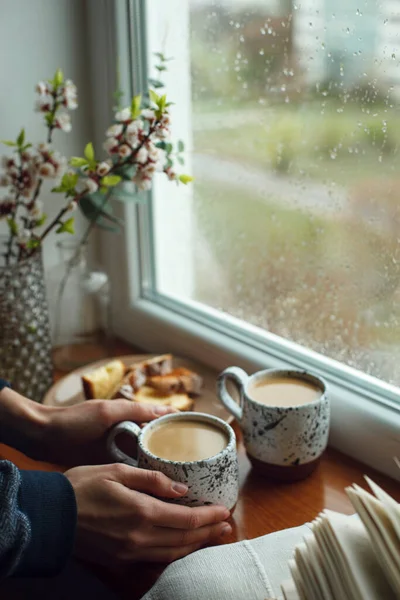 วยกาแฟและค ใกล างฝน — ภาพถ่ายสต็อก