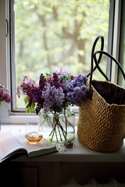 Buket Bunga Lilac Berdiri Vas Dekat Jendela Rumah — Stok Foto