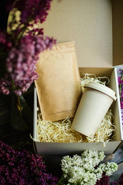 Thermo Mug Dalam Kotak Terbuka Dapat Digunakan Kembali Cangkir Eco — Stok Foto