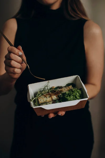 Young Woman Holding Food Delivery Catering Her Hands Pancakes Spinach — Stok Foto