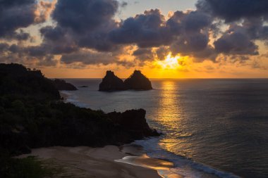 Fernando de Noronha Adası 'nda harika bir gün batımı Boldro bakış açısından Brezilya
