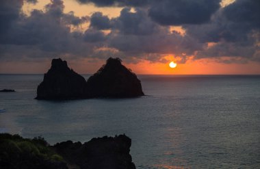 Fernando de Noronha Adası 'nda harika bir gün batımı Boldro bakış açısından Brezilya