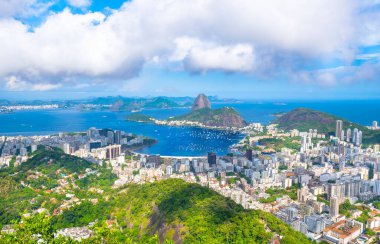 Rio de Janeiro şehrinin güzel manzarası Sugarloaf Dağı ve Guanabara Körfezi - Rio de Janeiro, Brezilya