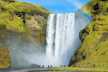 Skogafoss şelalesinin güzel manzarası - İzlanda