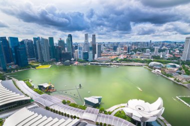 Singapur, Kasım 08, 2017. Marina Bay Sands Skypark Gözlem Güvertesi 'nden Finans Bölgesi ve Sanat Müzesi