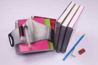 Vacunas y prevent cin para COVID-19 en escuelas