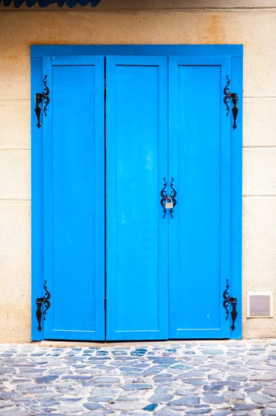Puerta Azul Con Una Ventana —  Fotos de Stock