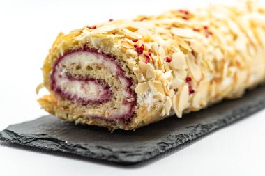 Krema ve sünger hamurlu börek