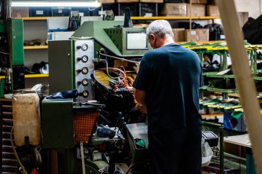 Yüksek kaliteli deri ayakkabılar üreten fabrika.