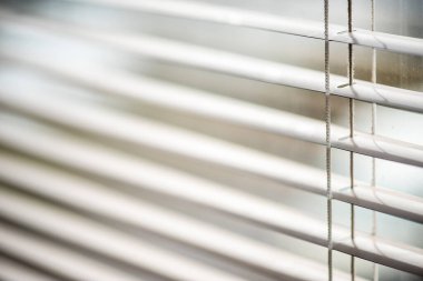 Beyaz perdeli panjurlar