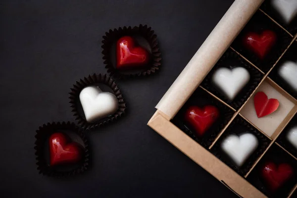 Bonbons Chocolat Sur Fond Noir — Photo