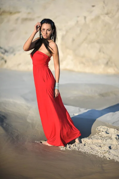 Mulher Verão Longo Vestido Vermelho Livre — Fotografia de Stock
