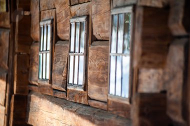 Şehrin eski ahşap penceresi