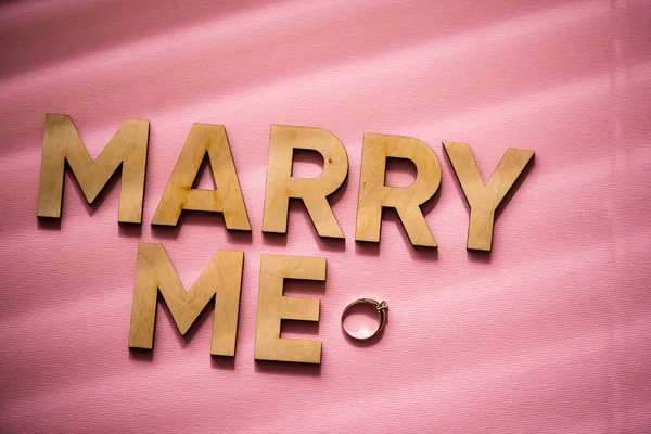 Text Aus Holzbuchstaben Heirate Meine Heiratsantrag — Stockfoto