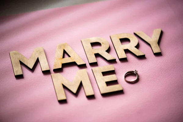 Text Aus Holzbuchstaben Heirate Meine Heiratsantrag — Stockfoto