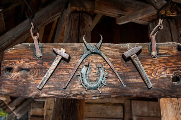 Old Wooden House Chain — Stockfoto