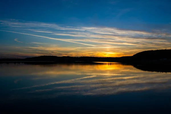 Pôr Sol Costa Lago Natureza Paisagem Reflexão Céu Azul Luz — Fotografia de Stock