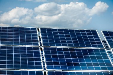 Fotovoltaik elektrik santrali (ayrıca güneş parkı, güneş çiftliği veya güneş enerjisi santrali olarak da bilinir), elektrik ticareti için tasarlanmış büyük ölçekli bir fotovoltaik sistemdir.