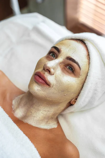 Vrouw Met Gezicht Masker Schoonheidssalon Spa — Stockfoto