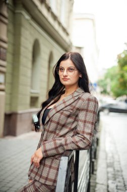 Güzel bir genç kadının portresi. 