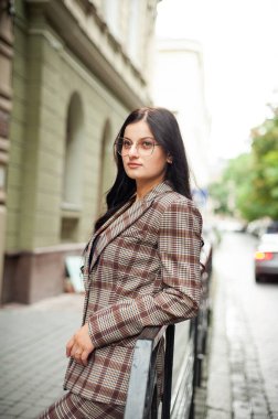 Güzel bir genç kadının portresi. 