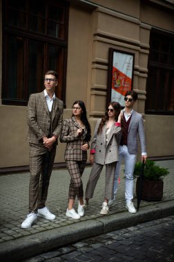 genç güzel çift şehir