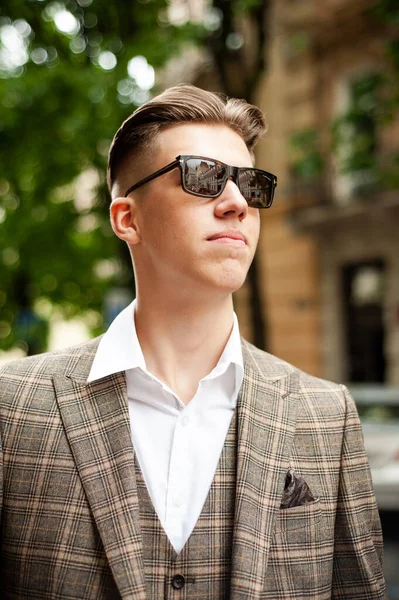 Handsome Young Man Sunglasses Posing — Fotografie, imagine de stoc