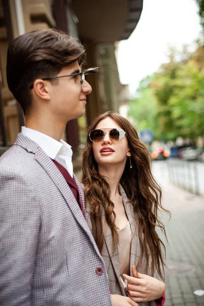 Young Couple Sunglasses Street — Stock Fotó