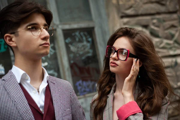 Young Couple Glasses Sunglasses City — Zdjęcie stockowe