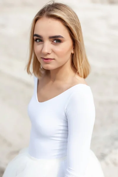 Portrait Beautiful Young Woman Posing Beach — 스톡 사진