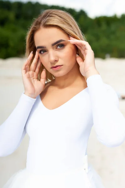 Vrouw Zand Casual Kleding — Stockfoto