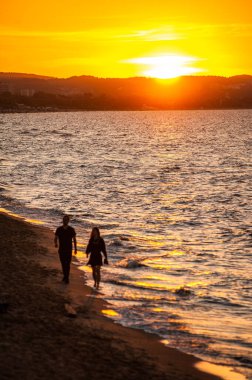 Güzel deniz manzarası. Dalgaların ve gökyüzünün güzel rengi